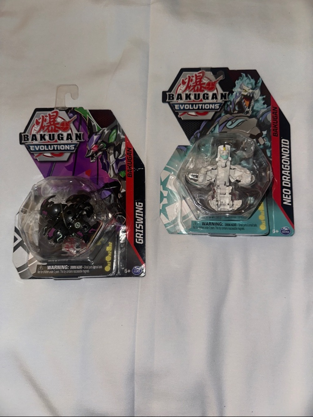 Bakugan Evolutions Neo Dragonoid & Grislwing Action Figures - White & Black